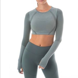 invigorate seamless crop - basil